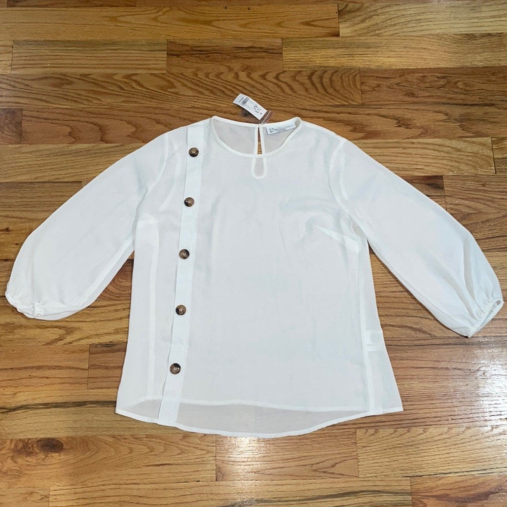 NEW New York & Company White 3/4 sleeve Asymmetric Blouse button detail M medium - Picture 4 of 15
